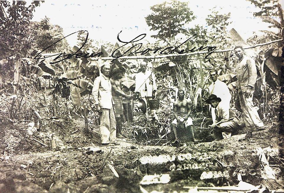 O engenheiro agrônomo Manoel Bastos soube que moradores usavam uma lama preta como combustível para lamparinas e resolveu verificar. 