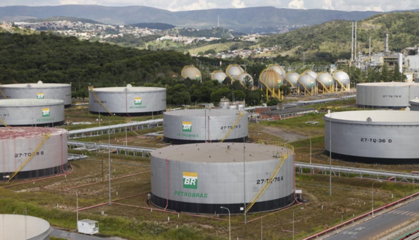 As exportações de petróleo da Petrobras também representam um importante ativo. Em 2024, a projeção é de 1,5 milh]ao a 1,8 milhão de barris de petróleo vendidos para o exterior. Em 2023, o Brasil exportou 1,6 milhão de barris por dia (19% a mais do que em 2022). 