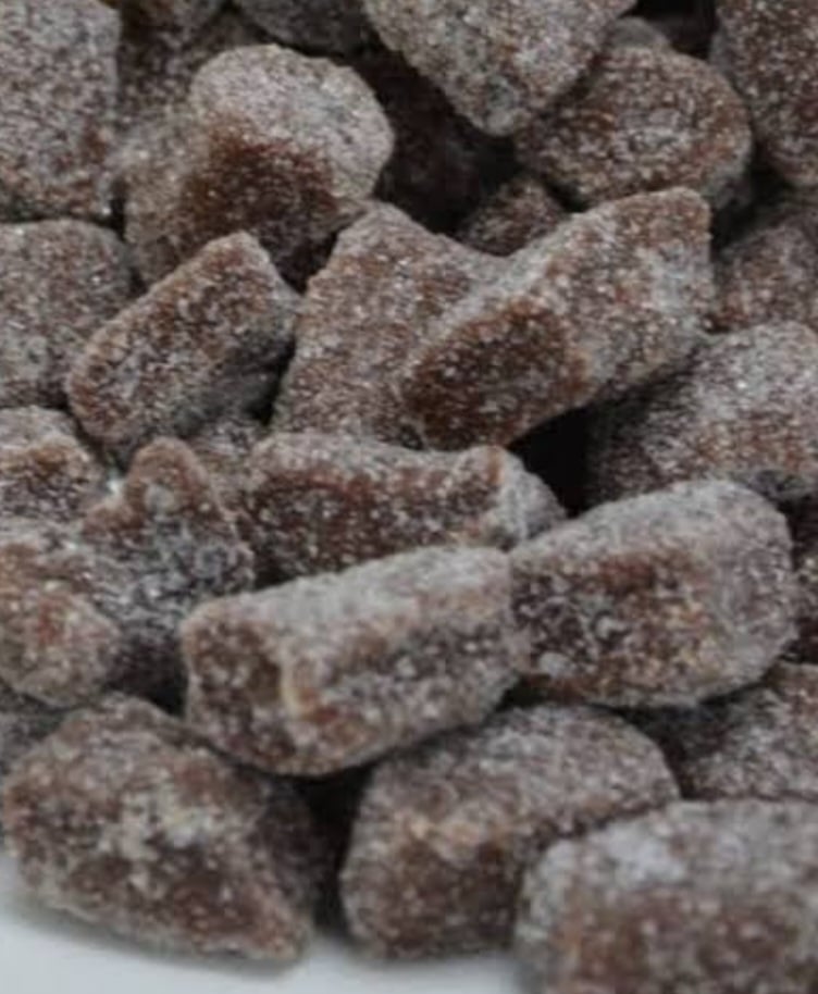 Mariola - Doce tradicional brasileiro. É feito com banana, caju ou goiaba seca. Tem vários formatos e pode levar açúcar por fora ou não. Há também as versões diet. Mas a garotada quer mesmo é com açúcar. 