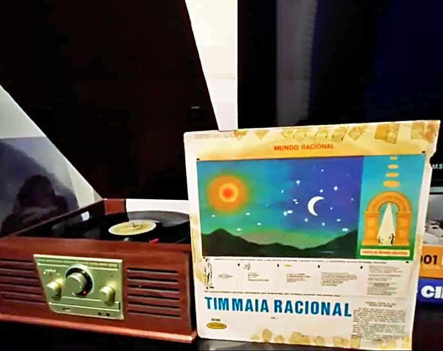 O álbum Racional (1975) foi criado durante o período em que Tim se envolveu com a Cultura Racional, um movimento espiritual que influenciou profundamente sua música e sua vida naquele momento. 