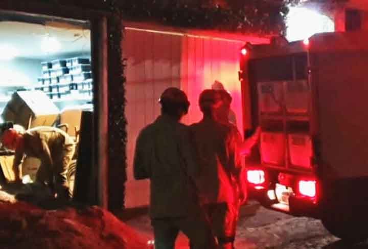 Antes da confirmação, a polícia já havia encontrado evidências que corroboravam com a identificação, como uma algema em um dos pulsos e um fitilho de plástico no pescoço, o que sugere que a vítima pode ter sido esganada.