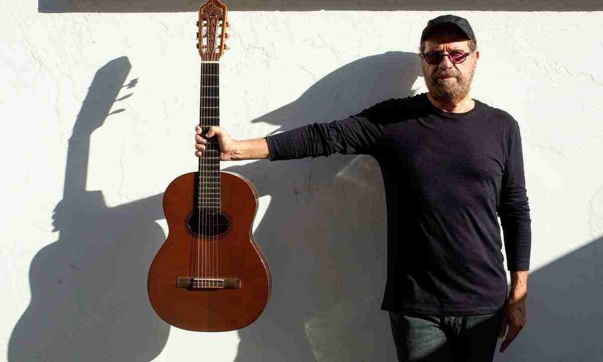 João Bosco - Um dos principais nomes da música brasileira, o cantor e violonista é filho de um imigrante libanês. 
