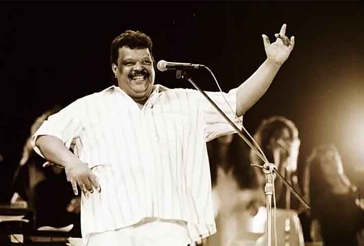 Mesmo após sua morte, sua música continua a ser tocada em festas e regravada por outros artistas, consolidando Tim Maia como uma lenda da música popular brasileira.
