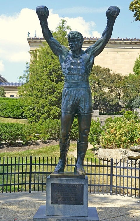 Sylvester Stallone/Rocky: Uma estátua do icônico personagem Rocky Balboa fica na Filadélfia, nos Estados Unidos, e costuma atrair muitos turistas.