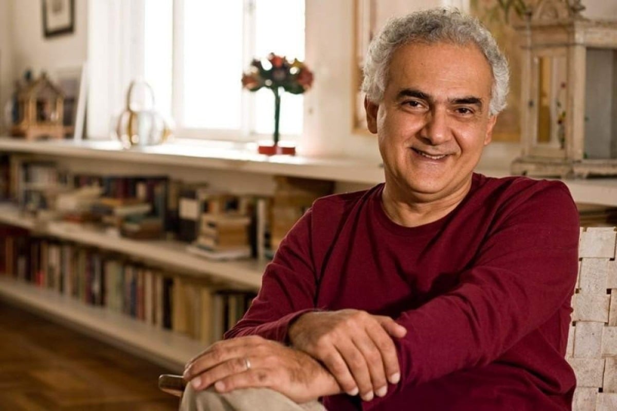 Milton Hatoum - Um dos principais escritores brasileiros vivos, é descendente de libaneses e esse traço está bastante presente em sua literatura. Um exemplo disso é o romance “Dois Irmãos”, que se passa em uma família com origem no país.
