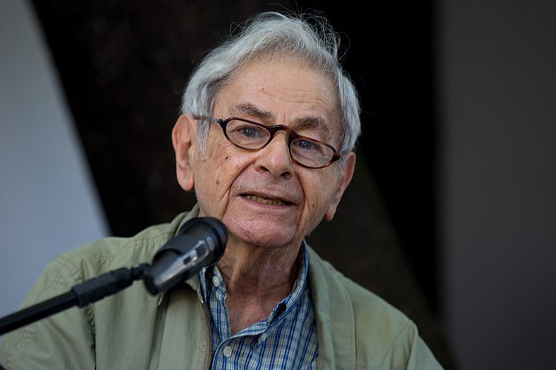 Raduan Nassar - Escritor vencedor do Prêmio Camões (2016), o mais importante em língua portuguesa, o autor de Lavoura Arcaica é filho de imigrantes libaneses.
