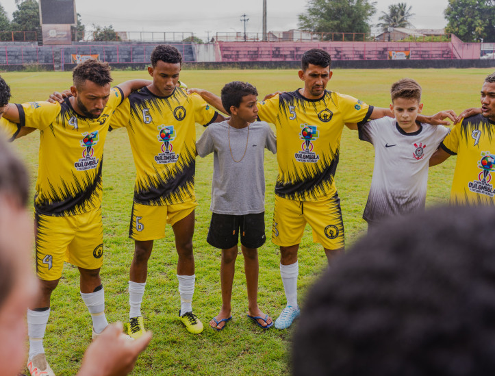 FORTALEZA-CE, BRASIL, 28-09-2024: Primeira Copa Estadual Quilombola de Futebol do Ceará. A partida contou com a presença da Secretária da Igualdade Racial do Ceará,  Zelma Madeira, torcedores e lideranças das comunidades quilombolas. (Foto: Fernanda Barros/O Povo)