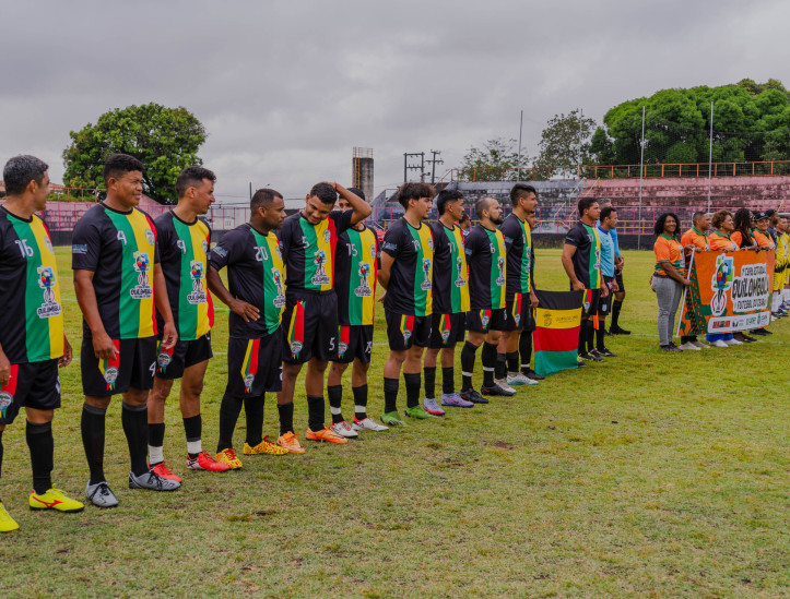 FORTALEZA-CE, BRASIL, 28-09-2024: Primeira Copa Estadual Quilombola de Futebol do Ceará. A partida contou com a presença da Secretária da Igualdade Racial do Ceará,  Zelma Madeira, torcedores e lideranças das comunidades quilombolas. (Foto: Fernanda Barros/O Povo)