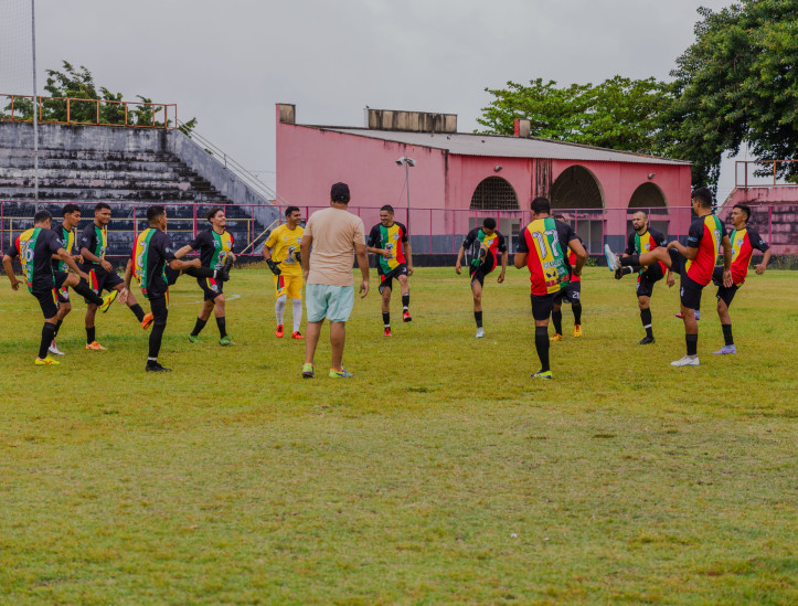 FORTALEZA-CE, BRASIL, 28-09-2024: Primeira Copa Estadual Quilombola de Futebol do Ceará. A partida contou com a presença da Secretária da Igualdade Racial do Ceará,  Zelma Madeira, torcedores e lideranças das comunidades quilombolas. (Foto: Fernanda Barros/O Povo)