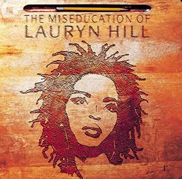 1º) The Miseducation of Lauryn Hill (1998), de Lauryn Hill: Esse foi o único álbum solo de estúdio da cantora, compositora e rapper americana. Quando saiu, foi considerado um clássico instantâneo do neo soul e do hip hop.  