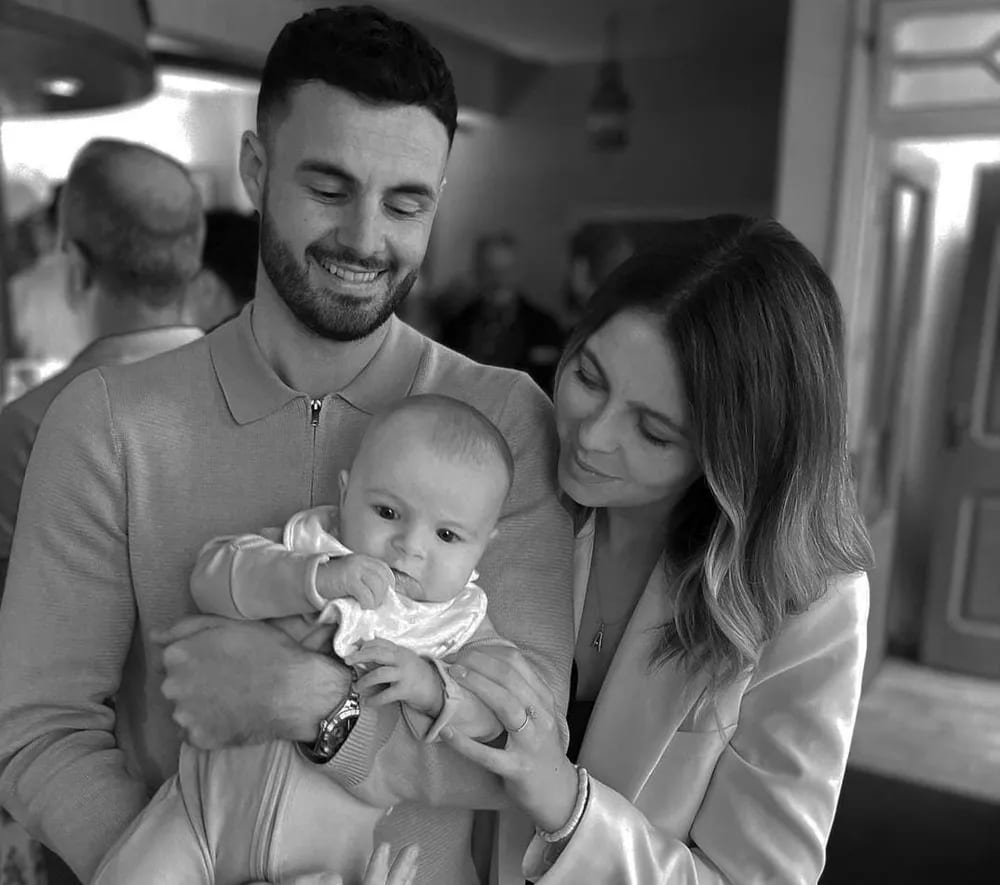 Recentemente, o meio-campista Anthony Forde (foto), revelou que o ator teve papel crucial no tratamento médico da mulher do jogador, Laura, que teria um tumor cerebral maligno. Quando soube do caso, Reynolds acionou um dos principais neurologistas de Nova York, que detectou, após biópsia, que o tumor era benigno. 