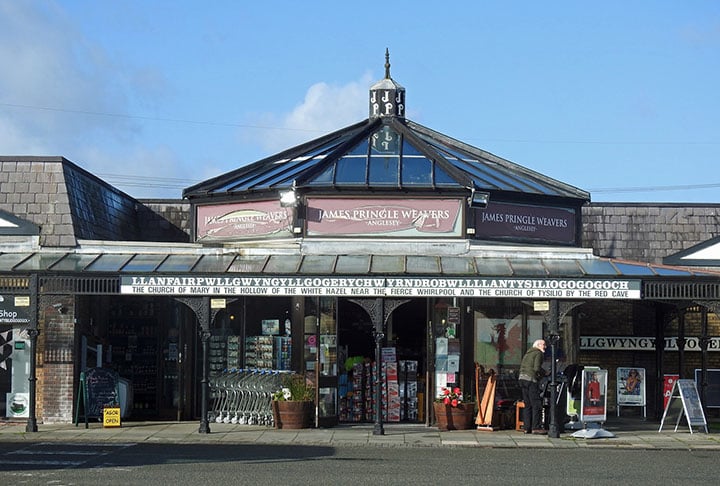 A localidade era conhecida, originalmente, como Llanfair Pwllgwyngyll. O nome foi alterado no século XIX, com o objetivo de desenvolver o turismo local. 