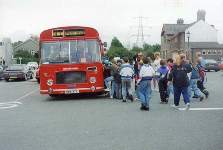 Em Llanfairpwllgwyngyllgogerychwyrndrobwllllantysiliogogogoch, vivem cerca de 3.100 pessoas.