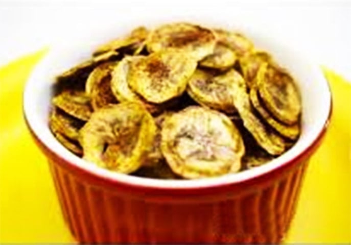 Petiscos de bananas são fáceis de fazer. Para dar uma incrementada, pode-se rechear com chocolate, queijo, goiabada, canela ou outro. 