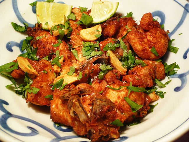 Um frango a passarinho é bom e rápido de fazer. Como tem carne, ainda dá sustância. Outra vantagem é que, por ser carne branca, não tem muita gordura. 