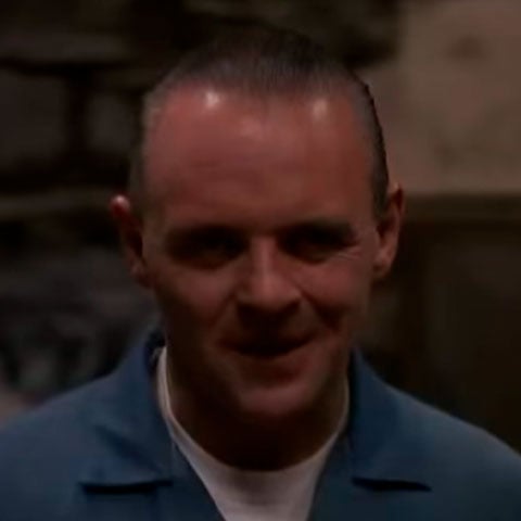 Hannibal Lecter: Vivido no cinema por Anthony Hopkins, é um assassino canibal notoriamente inteligente, cujas vítimas são tratadas de forma, no mínimo, peculiar. O personagem também foi  interpretado pelo ator Mads Mikkelsen na série televisiva “Hannibal” de 2013.