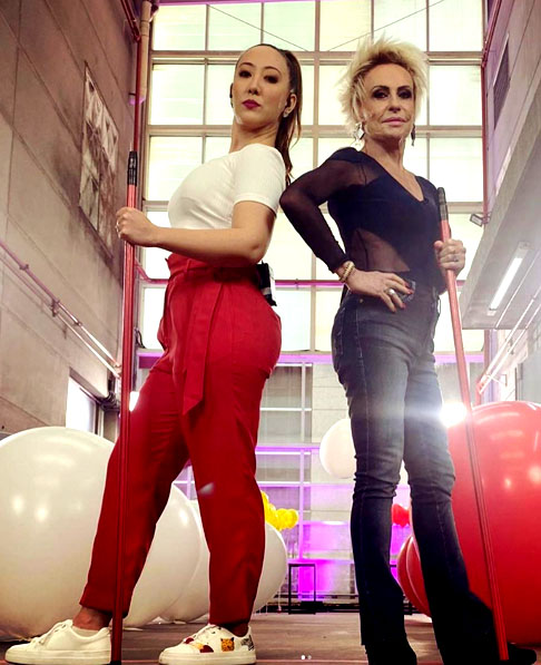  “Eu vou cortar o ovo, porque já tem gente pedindo para cortar. Vem cá! Vem cá, meu filho! Gente, eu não preciso ficar chamando o homem aqui não! Venha cá, concluiu Ana Maria Braga em sua bronca. 