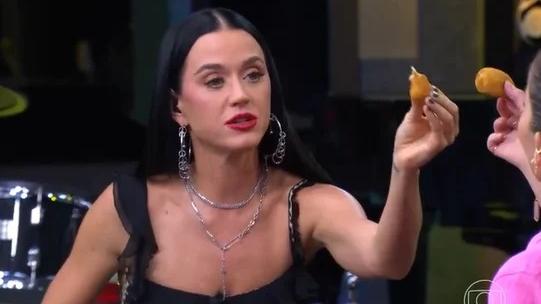 A cantora Katy Perry participou do programa Mais Você, revelando paixão pela apresentadora.