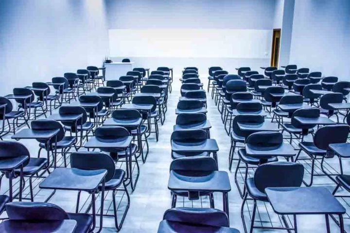 Atualmente, podem se inscrever no programa alunos de escolas públicas matriculados no ensino médio regular ou no programa de Educação de Jovens e Adultos (EJA).