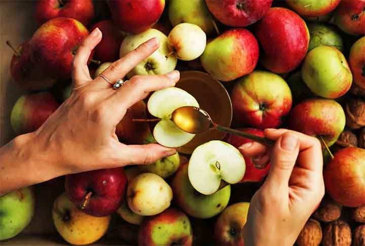 As maçãs carregam para os judeus um importante símbolo da esperança de um ano novo doce. 

