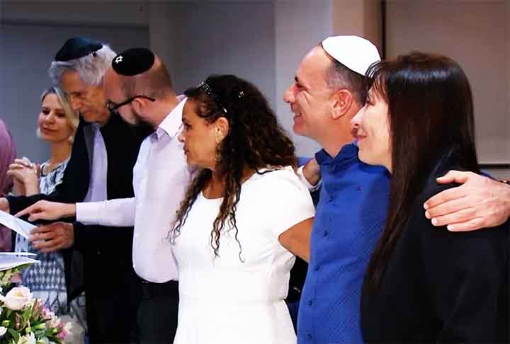 Em 2025, por exemplo, o Ano Novo judaico será de 22 a 24 de setembro. Em 2023, as datas caíram de 15 a 17 de setembro.
