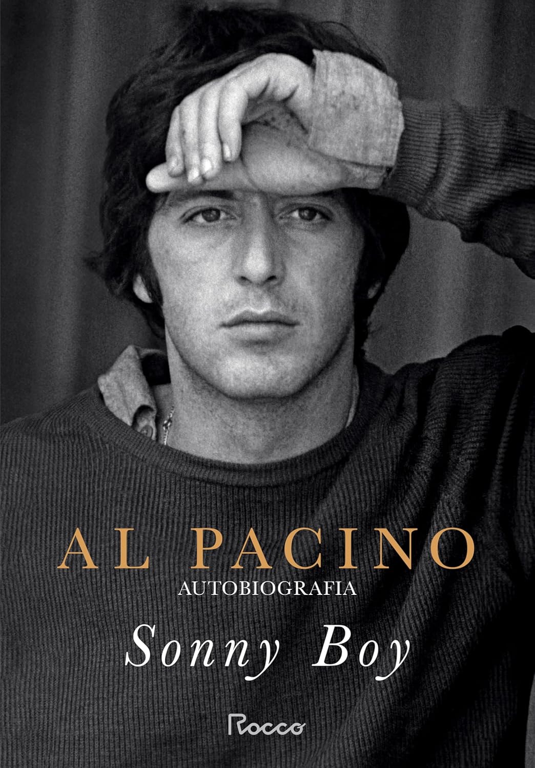 A autobiografia do ator Al Pacino, famoso por papéis em filmes como O Poderoso Chefão e Scarface, está disponível em pré-venda na Amazon. Lançada pela Rocco,b 