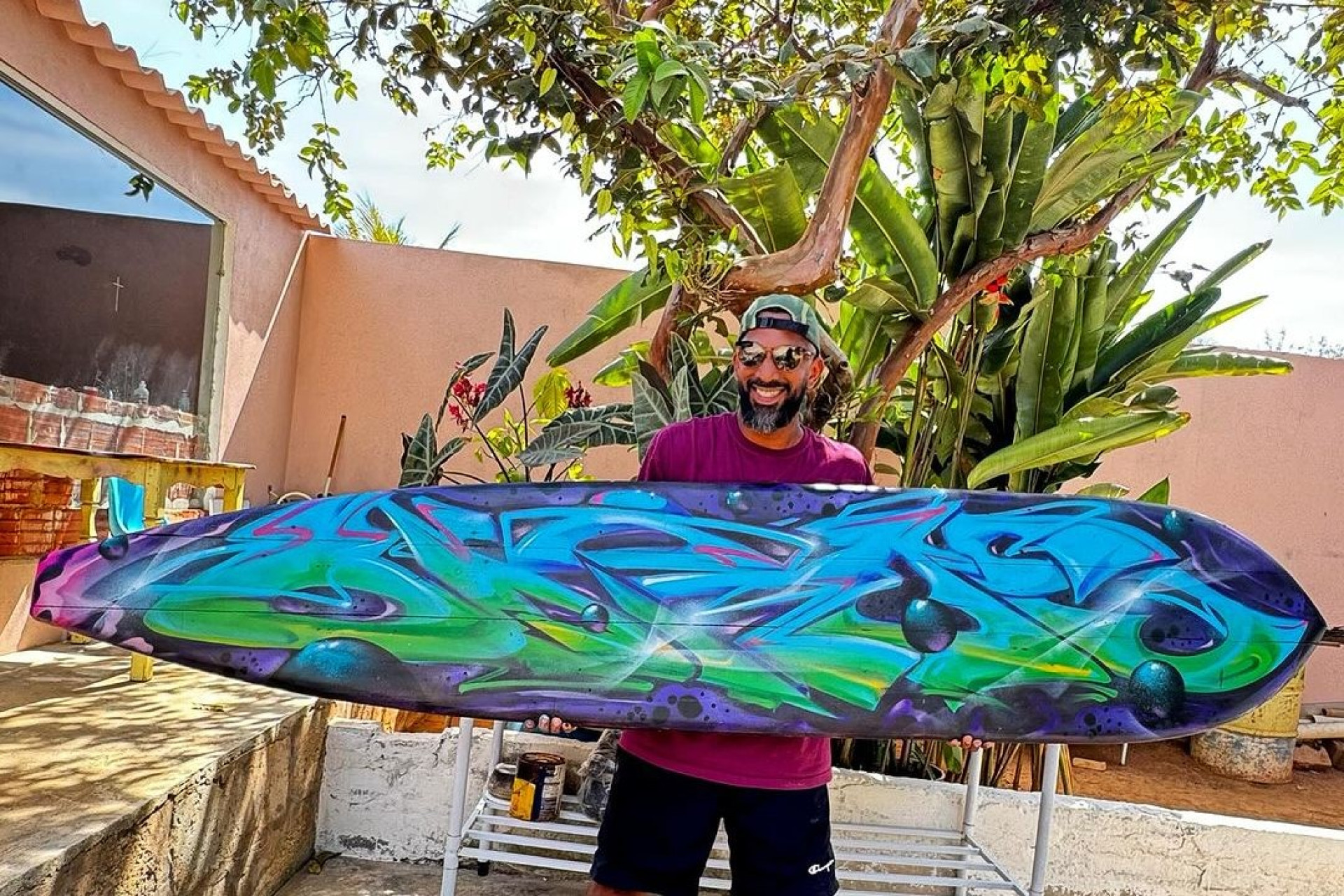 Para al&eacute;m dos muros, Odrus tamb&eacute;m leva seu grafite para outras estruturas, como carrocerias, pranchas, port&otilde;es etc. (Foto: Reprodu&ccedil;&atilde;o/Instagram Odrus)