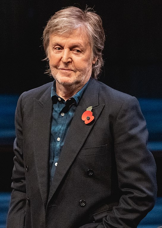 Paul McCartney: com Linda, sua primeira esposa, o ex-Beatle teve três filhos biológicos e adotou a filha mais velha dela.  Já aos 61 anos, o cantor teve um relacionamento tumultuado com a socialite Heather Mills e eles tiveram Beatrice.