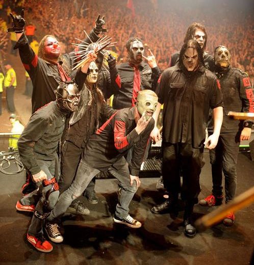 A perda abalou o grupo, mas eles decidiram seguir em frente, dedicando o álbum .5: The Gray Chapter (2014) à memória do amigo.