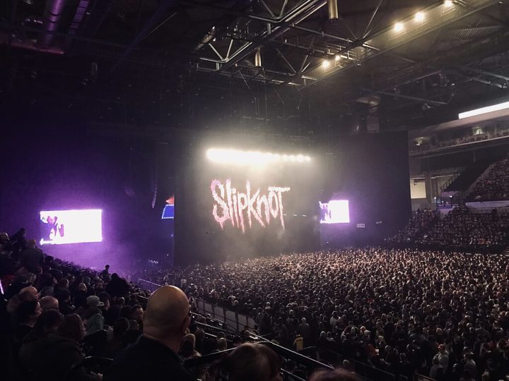 O nome Slipknot surgiu da música homônima da demo Mate. Feed. Kill. e foi escolhido por Jordison. Antes, a banda se chamava Meld.