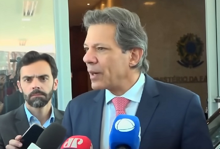 Na segunda-feira (30/09), o ministro da Fazenda, Fernando Haddad, já havia declarado que cerca de 600 sites de apostas online seriam removidos do Brasil nos próximos dias por estarem atuando de forma irregular.