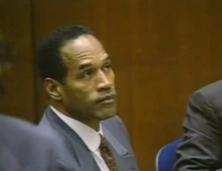 Nos anos 1990, ele ficou conhecido por ter sido julgado e absolvido pelo assassinato de sua ex-mulher, Nicole Brown Simpson, e do amigo dela, Ron Goldman. 