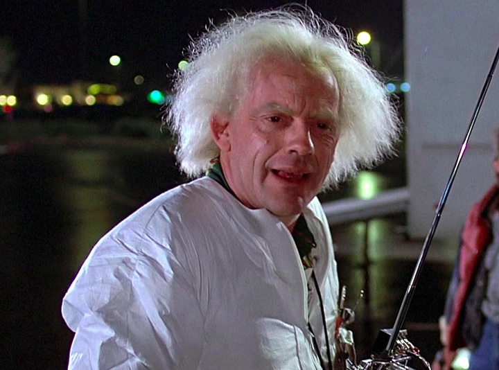 Além deles, Christopher Lloyd, o famoso como Dr. Brown da trilogia De Volta Para o Futuro (foto), o rockstar Alice Cooper e Charlie Sheen, estrela da série Two and a Half Men (2003–2015) também têm perfil no site.