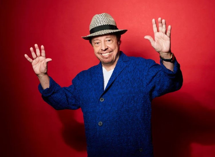 Aqui uma homenagem ao músico Sérgio Mendes, um dos brasileiros de maior prestígio nos Estados Unidos, que morreu em 5/9/2024, aos 83 anos. Ele ajudou a difundir a Bossa Nova no exterior e foi indicado ao Oscar de melhor canção em 2012 pelo tema de “Rio 2”. Ele votava na Academia. 
