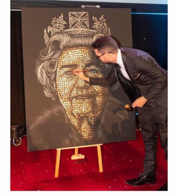 O reconhecimento veio depois que Paulo pintou um retrato da Rainha Elizabeth II, em um teatro, com presença de público, no dia 8 de outubro de 2022.