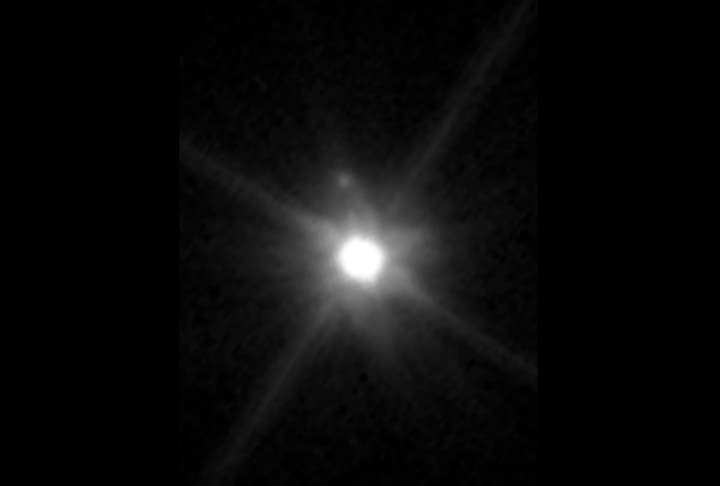 Makemake é um objeto transnetuaniano localizado no cinturão de Kuiper (objetos menores localizados além de Netuno). Com dois terços da massa de Plutão e apresentando uma órbita bastante excêntrica, ele foi classificado como um planeta anão no ano de 2008.