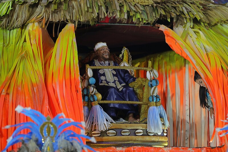 Depois de novas passagens de Alex de Souza e Paulo Barros na escola e problemas políticos, a Vila decidiu homenagear Martinho da Vila, sob a batuta do carnavalesco Edson Pereira. O desfile só aconteceu em abril de 2022 por causa da covid-19, e a escola ficou com o quarto lugar. O cantor desfilou na comissão de frente. 