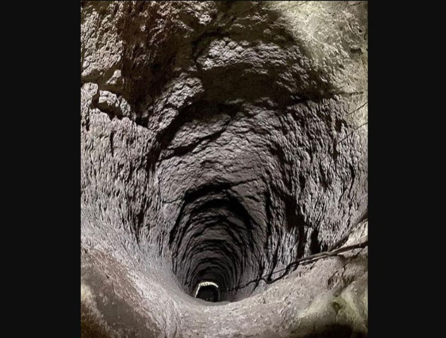 Os poços foram estruturados com mais de 55 metros de profundidade, fato que permitia aos moradores da cidade bloqueá-los por baixo 