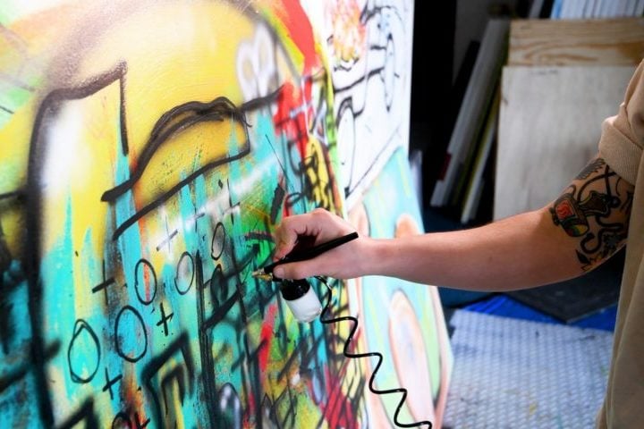 O Brasil é um país rico em cultura e talento, e isso se reflete na quantidade de artistas que conquistaram prestígio no exterior.