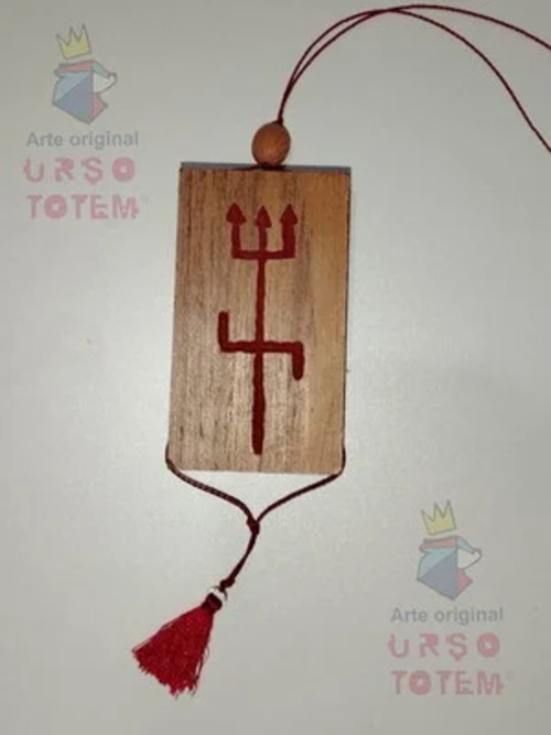 Patuá é um amuleto feito com tecido na cor referente ao orixá protetor de cada pessoa com o nome do orixá na peça. Geralmente, o patuá passa por um banho de ervas.  A pessoa utiliza o amuleto no bolso da roupa, em carteiras ou bolsas. De forma mais ampla, se refere a qualquer objeto que dê sorte e proteção.