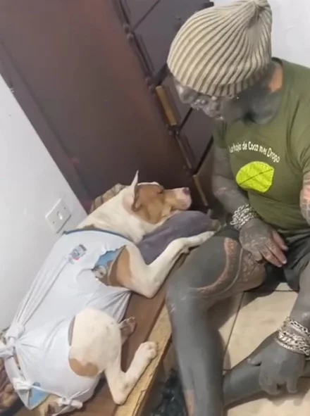 Michel modificou o corpo inteiro para ficar “parecido com o diabo”. Morador de Praia Grande (SP), ele entrou no livro Guinness dos recordes como a pessoa com mais modificações corporais no mundo (mais de 60). Ele tem tatuagens em 80% do corpo.