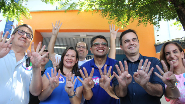 Candidato Capitão Wagner votando no colégio Maximus
