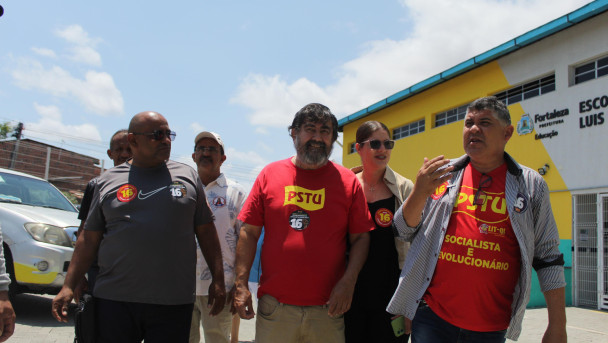 Candidato Zé Batista na Escola Professor Luiz Recamond, em Fortaleza