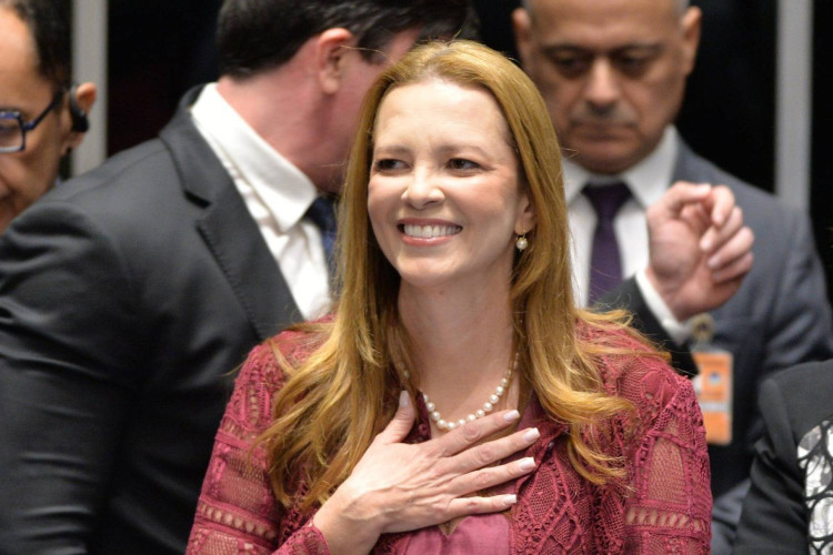 Jana&iacute;na Farias