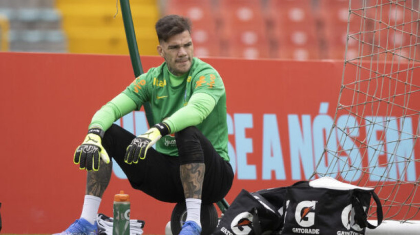 Goleiro tem longa trajetória com Seleção, mas ainda não conseguiu engatar sequência como titular. Arqueiro deve ter nova chance contra o Chile