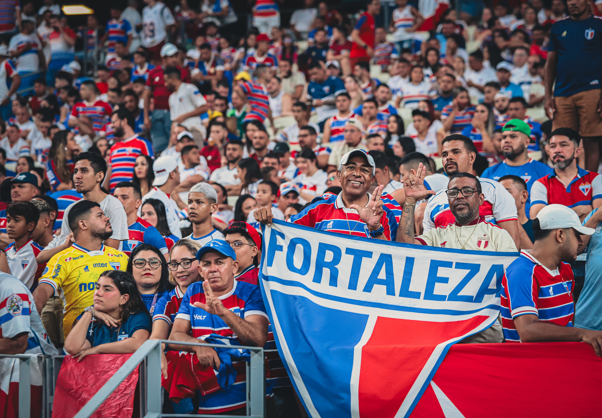 Torcida do Fortaleza no jogo Fortaleza x Corinthians, no Castelão, pela Copa Sul-Americana 2024 (Foto: Mateus Lotif/Fortaleza EC)