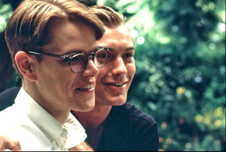 Em 1999, Damon protagonizou o filme O Talentoso Ripley. Seu personagem, Tom Ripley possui um dom incomum: capaz de imitar, com perfeição, a assinatura, a voz, o modo de se mexer, tudo numa pessoa.