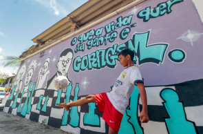 FORTALEZA, CEARÁ, BRASIL, 03-10-2024: Crianças e política: quais demandas as crianças têm que poderiam virar política púbica com Gabriel na Biblioteca Viva do Barroso. (Foto: Fernanda Barros/ O Povo)