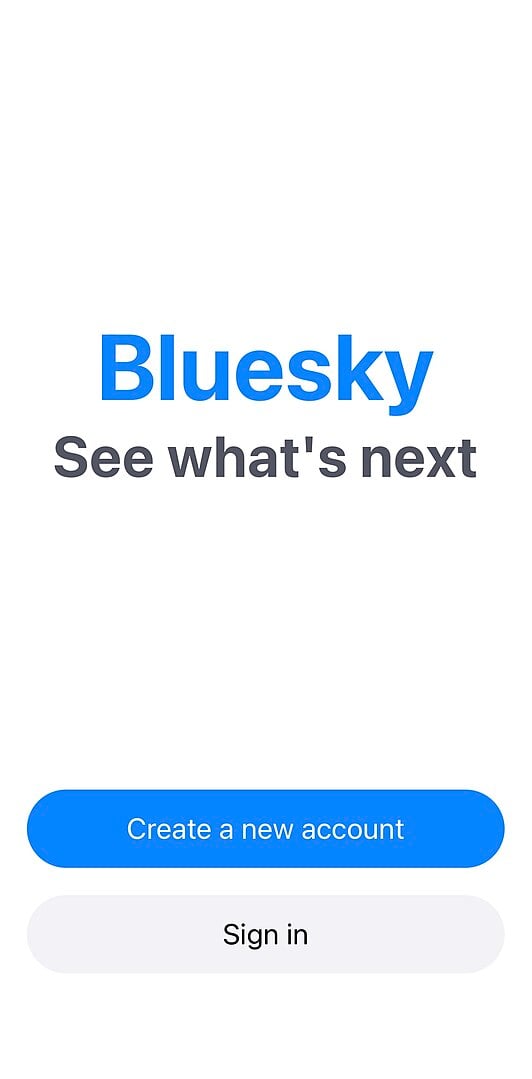O aplicativo está disponível para Android e iOS. É possível criar um perfil gratuito na rede diretamente no site ou pelo app. Vai em “create a new account” e digite as informações necessárias.