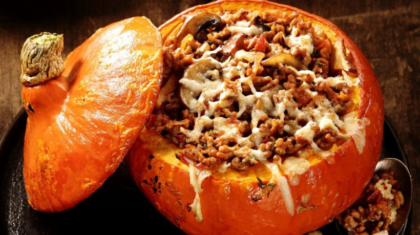 Abóbora recheada com carne moída (Imagem: stockcreations | Shutterstock)